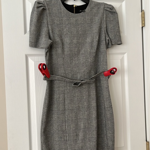 EXPRESS DRESS! - Picture 3 of 11
